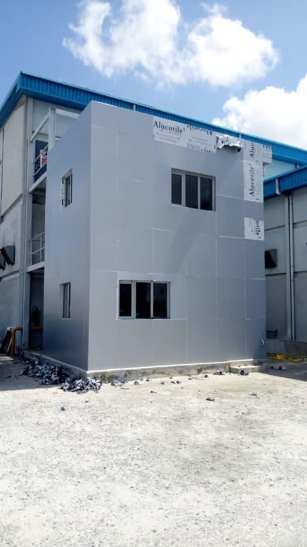 Frameless Storefront